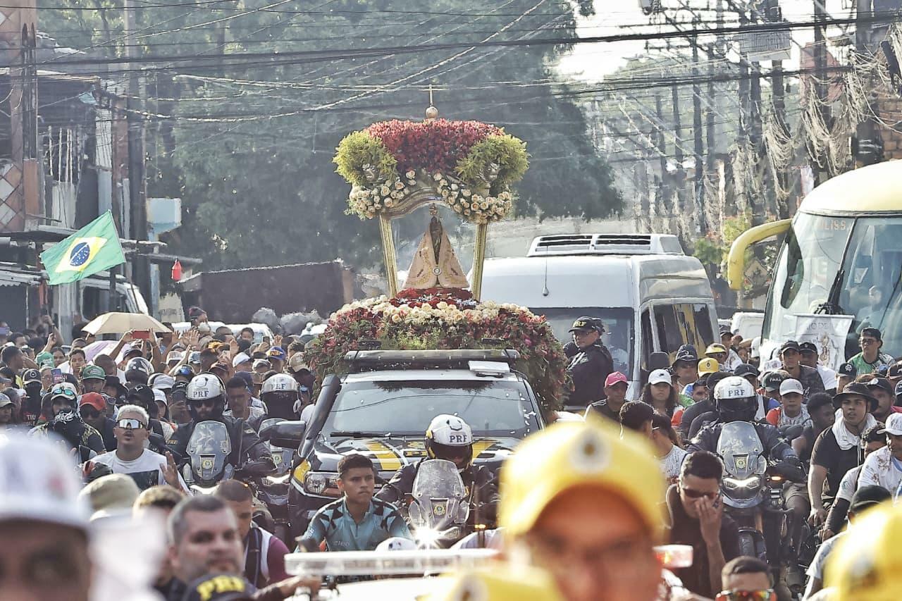 Passagem de Nossa Senhora de Nazaré reúne gerações de devotos no Parque Villa Maguary e no bairro do Paar